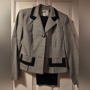 Chic Houndstooth Blazer with Black Accents